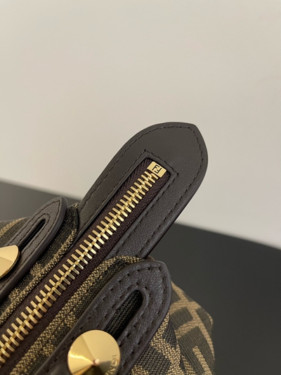 フェンディバッグ細部ディテール